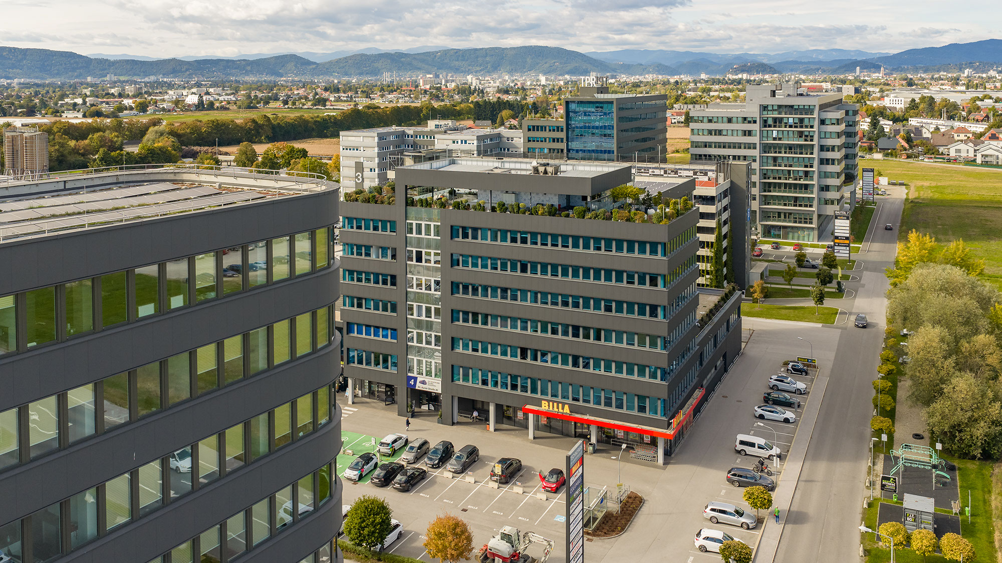 Konferenzräume im modernen Bürogebäude mit Panoramaausblick im Technopark Raaba.